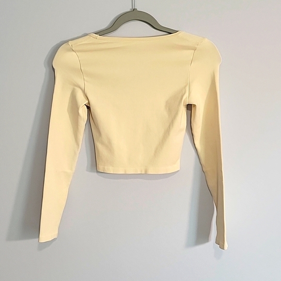 OQQ Womens Longsleeve Crop Top Round Neck Fitted Beige Large NEW - Picture 3 of 4
